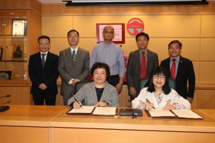 岭南大学与中国人民大学於四月八日签订合作协议，於未来五年加强学术合作和学生交流
