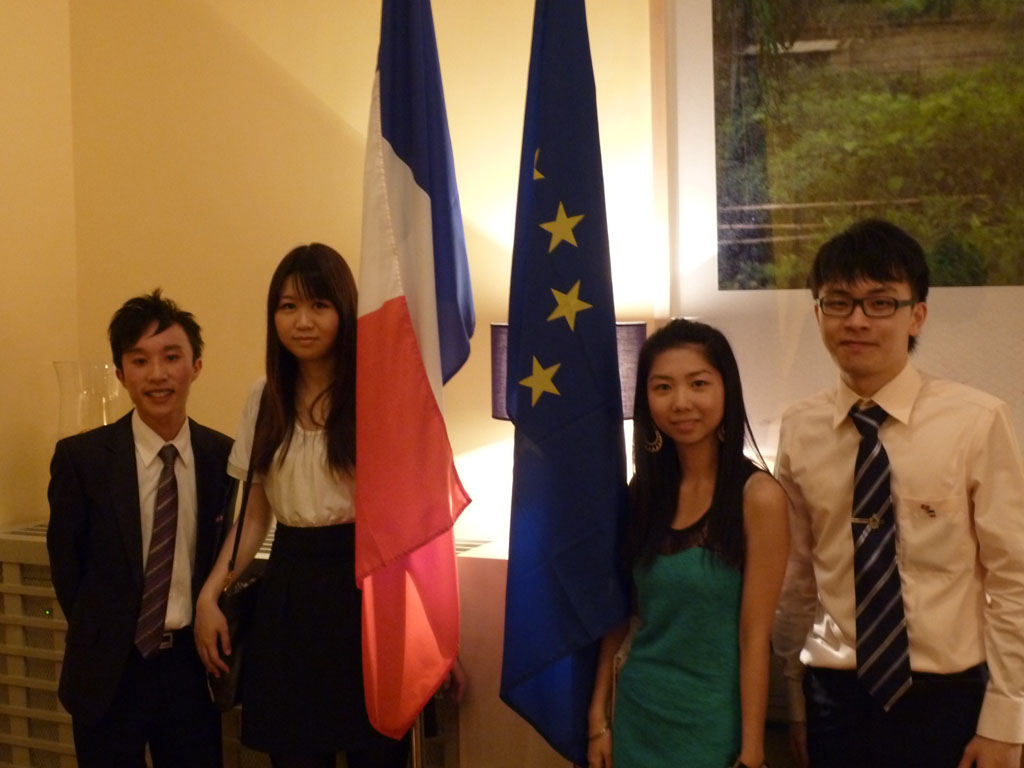 The four student representatives gathered to receive their study grants from the  Légion d'Honneur and the French Consulate in HK.jpg