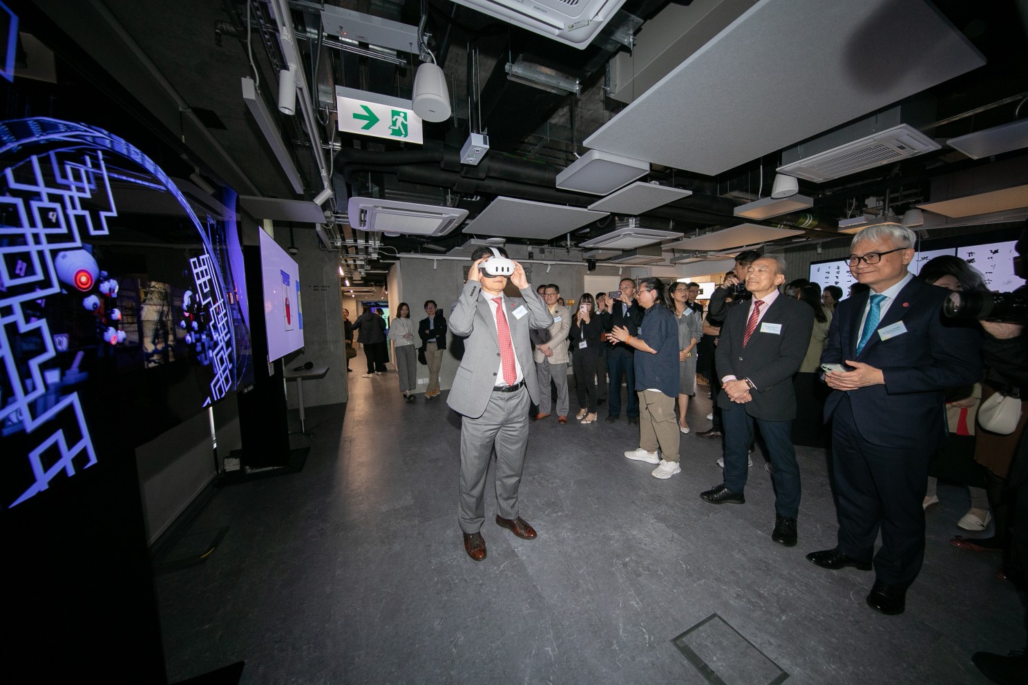 Lingnan holds opening ceremony for Lingnan@WestKowloon, featuring immersive digital art exhibition to explore cultural heritage in the GBA transportation hub