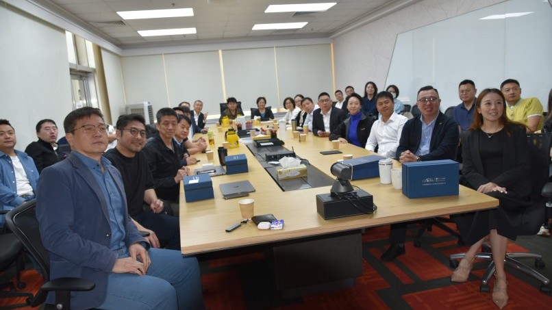 DBA students visit HK01 office to learn about the media industry