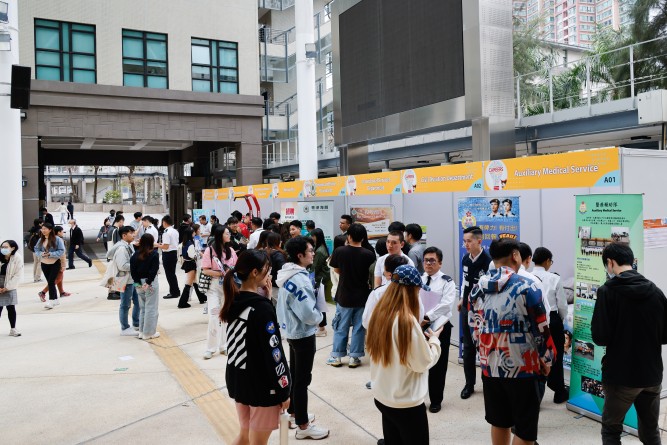 The "Resurgence Career Expo@LingnanU 2024" features multiple booths, and for the first time, has partnered with the Civil Service Bureau to invite more than 10 government departments to participate.