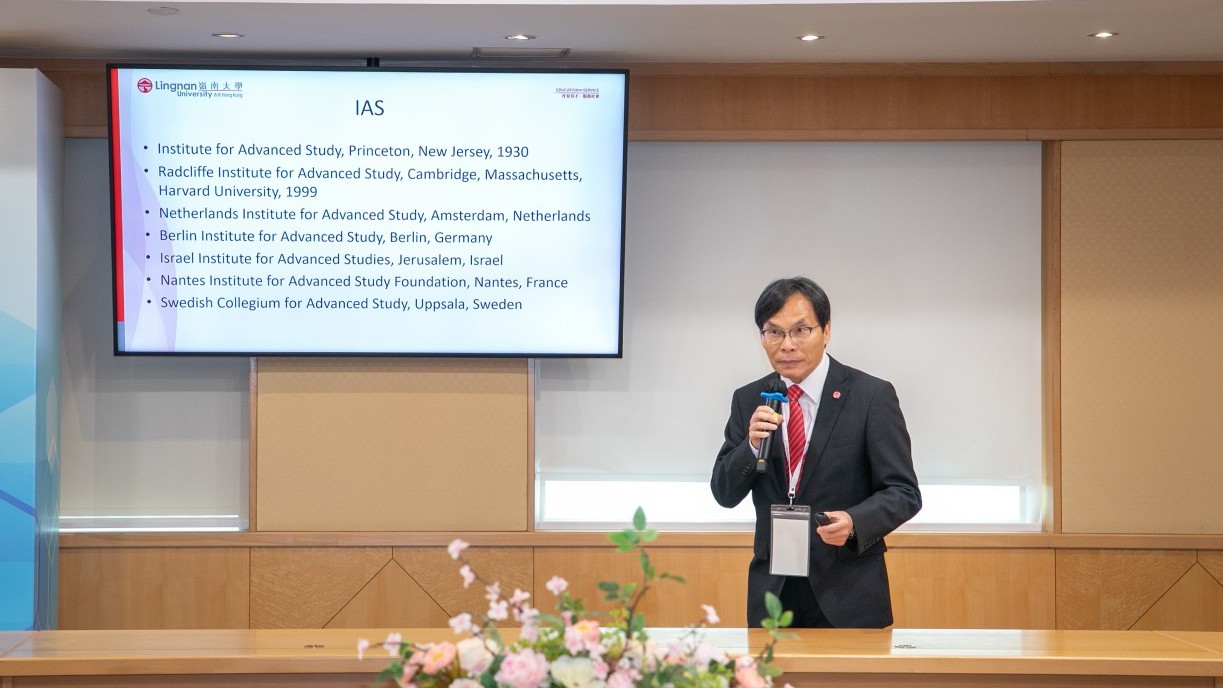 Prof Sam Kwong Tak-wu, Associate Vice-President (Strategic Research) of Lingnan University, introduces the background of the Lingnan University Institute for Advanced Study to the audience.