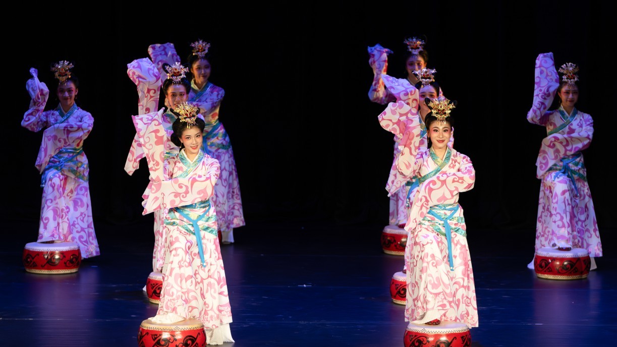 盘鼓舞是汉代一种独特的舞蹈，表达了当时人们的想法、礼仪和希望。