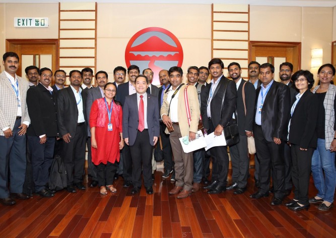 与印度基督大学代表团分享专业经验
