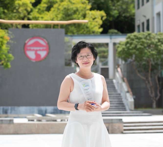 Breaking the glass ceiling – how Outstanding ICT Women Professional Award winner Dr Louisa Lam heads the digital transformation at Lingnan