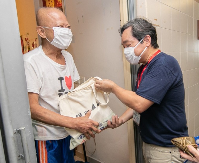 Strengthening the bond between LU and Tuen Mun community with care and innovation 