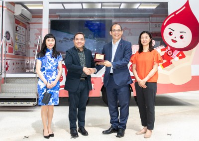 Lingnan student receives Young Donor Award for giving blood 68 times