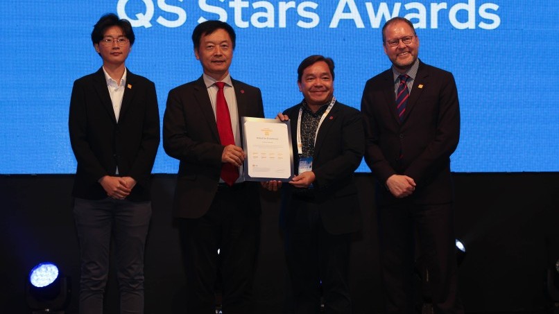 Lingnan President and Vice-President attend QS Higher Education APAC Summit 2023 and receive QS Five Stars Plus certificate 