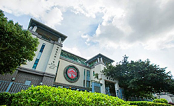 被《福布斯》评为「亚洲十大顶尖博雅学院」
