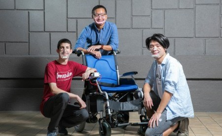 岭大研发轮椅把手感应系统 获国际奖 减轻照顾者负担