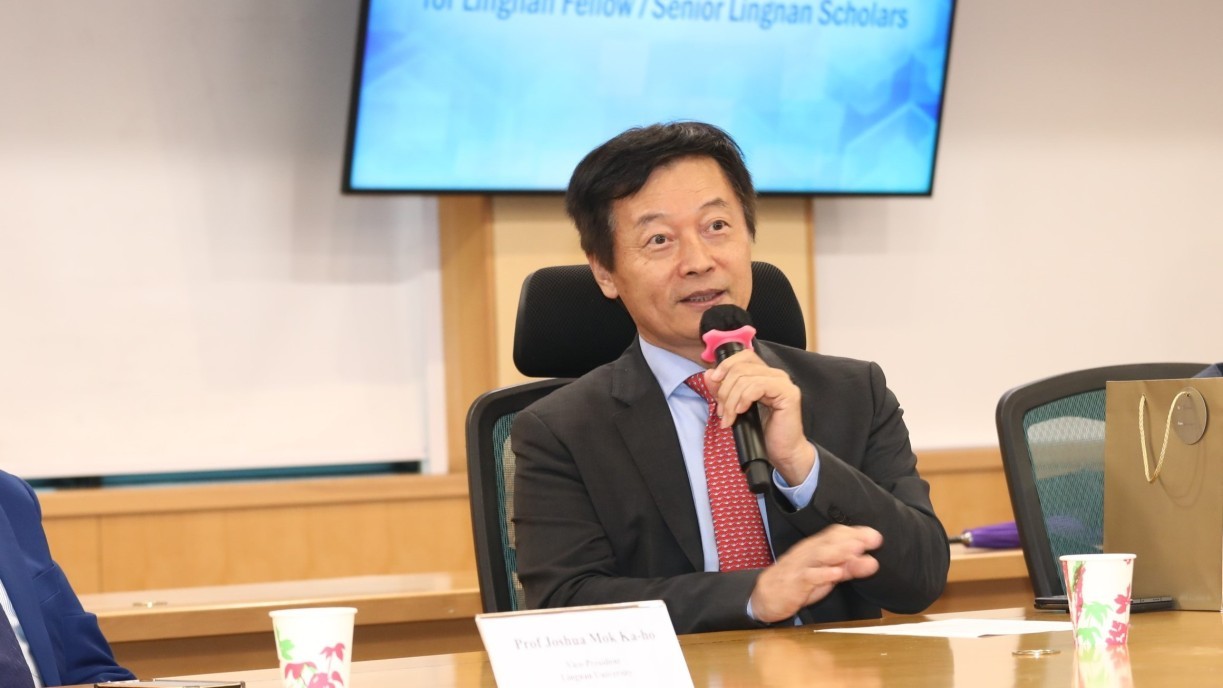 President S. Joe Qin delivers a speech and warmly welcomes the three world-famous scholars to Lingnan University Institute for Advanced Study (LUIAS).