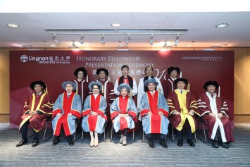 Honorary fellows Mr Larry KWOK Lam-Kwong (2nd left, front row), Ms Candy CHEA Shuk-Mui (3rd left, front row), Ms Helena LO Yin-Ying (LAW Lan) (4th right, front row), Dr the Hon LAM Ching-Choi (3rd right, front row) with Mr Rex AUYEUNG Pak-Kuen, Chairman of the Council (2nd right, front row), Mr Simon IP Shing-hing, Deputy Chairman of the Council (1st left, front row), President Leonard K Cheng (1st right, front row) and other senior management members of Lingnan University.