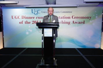 Prof Kwong delivers his acceptance speech at the award ceremony.  