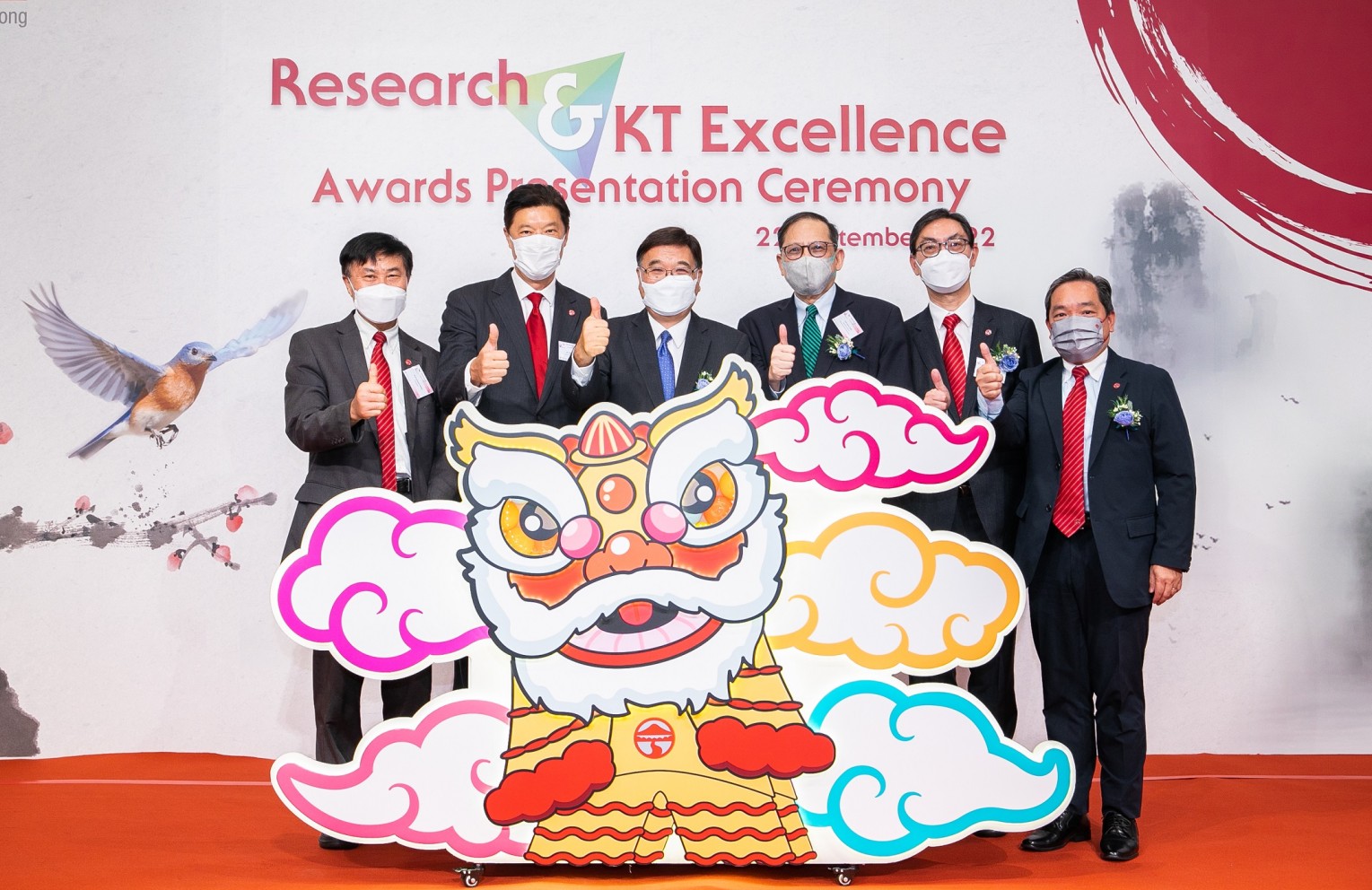 Officiating guests kick off the Research & KT Excellence Awards Presentation Ceremony 2022 cum Exhibition of Knowledge Transfer/Entrepreneurship Projects.