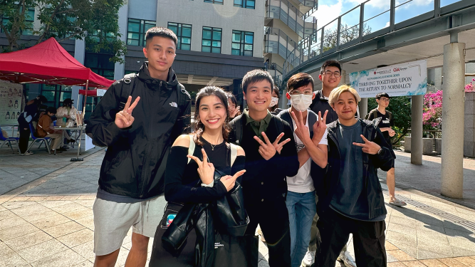 SCEM students with Moon